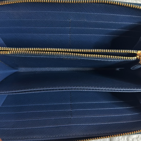 Prada Wallet - Picture 3 of 7